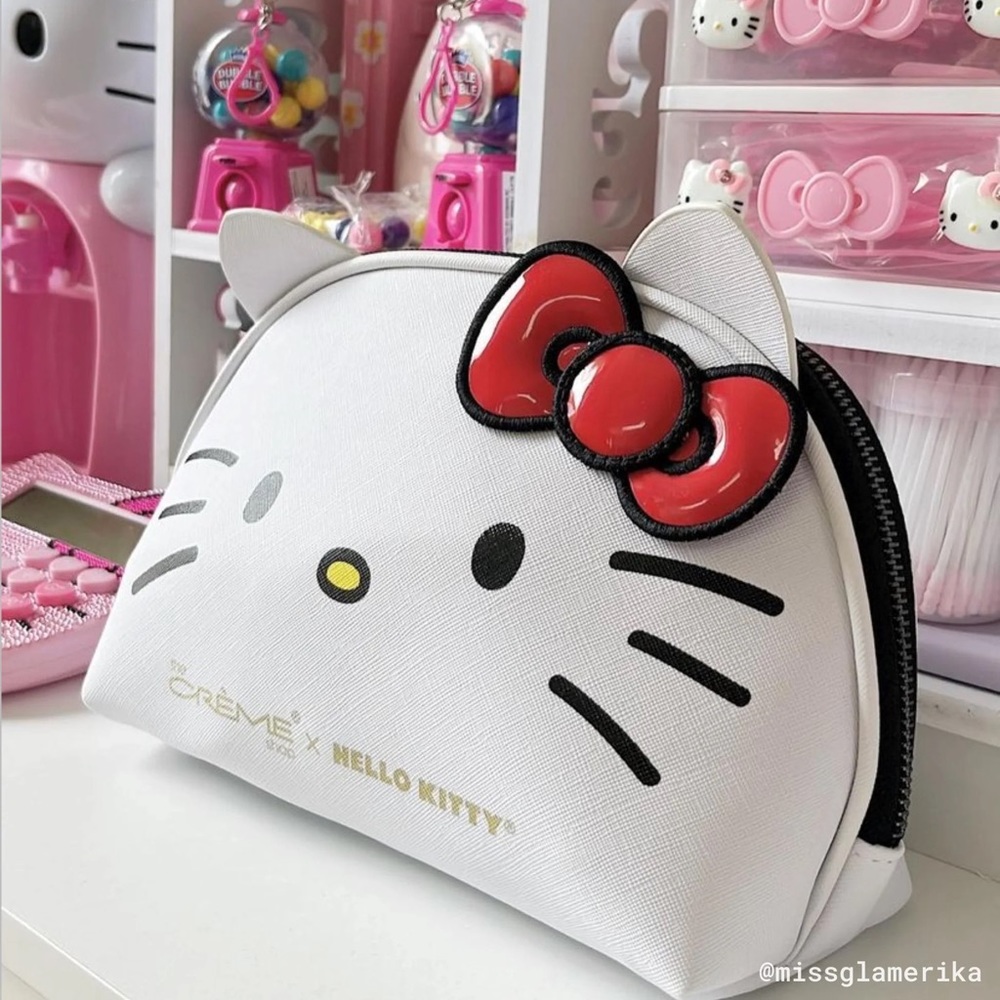 Hello kitty makeup cosmetic pouches